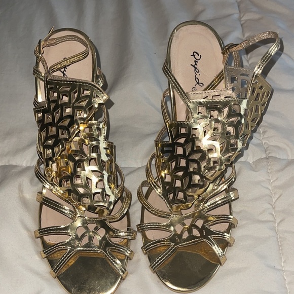 Gold heels - Picture 1 of 4